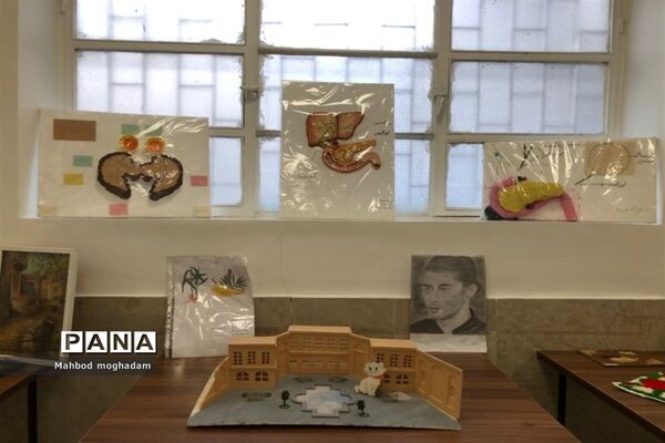 برگزاری نمایشگاه دست سازه‌های دانش‌آموزی در دبیرستان شهیده قزوینی منطقه ۱۳