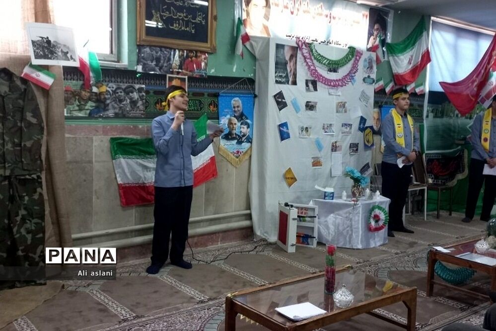 نمایشگاه مدرسه انقلاب در مدرسه امام حسن مجتبی (ع) شهریار