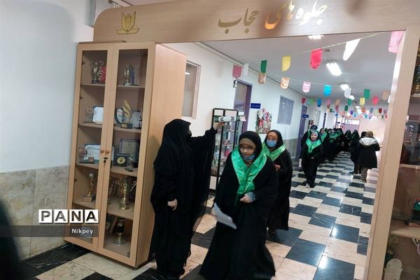 حضور پرشور دانش‌آموزان دبیرستان شاهد حجاب منطقه ۱۳ در مسابقات قرآن، عترت و نماز و نماز