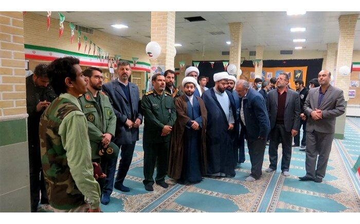 افتتاح «نمایشگاه مدرسه انقلاب» در دبیرستان صدوق قم