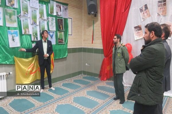 افتتاح نمایشگاه مدرسه انقلاب با حضور معاون وزیر آموزش و پرورش در دبیرستان شیخ صدوق قم