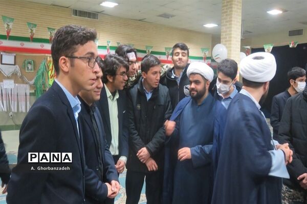 افتتاح نمایشگاه مدرسه انقلاب با حضور معاون وزیر آموزش و پرورش در دبیرستان شیخ صدوق قم