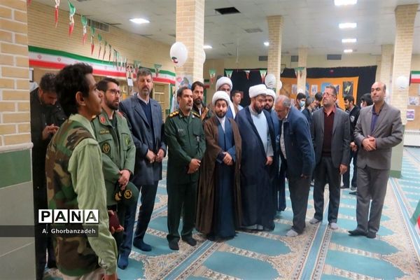 افتتاح نمایشگاه مدرسه انقلاب با حضور معاون وزیر آموزش و پرورش در دبیرستان شیخ صدوق قم