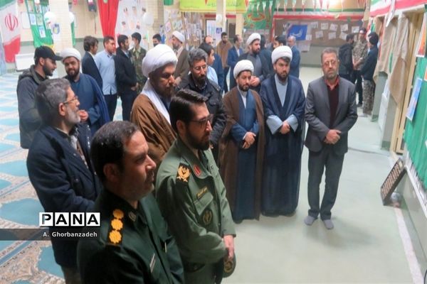 افتتاح نمایشگاه مدرسه انقلاب با حضور معاون وزیر آموزش و پرورش در دبیرستان شیخ صدوق قم