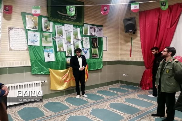 افتتاح نمایشگاه مدرسه انقلاب با حضور معاون وزیر آموزش و پرورش در دبیرستان شیخ صدوق قم