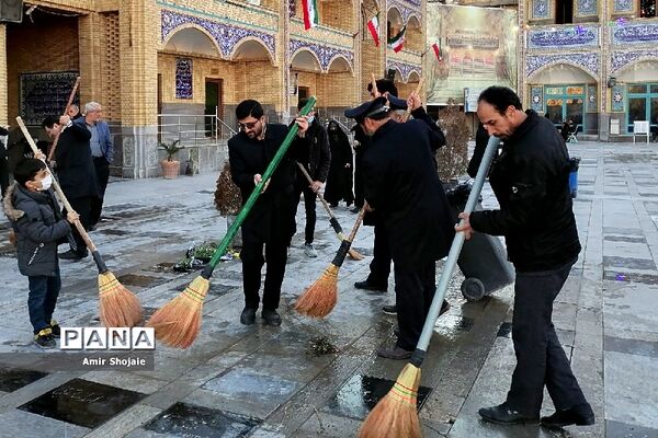 آیین جاروکشی صحن مطهر حضرت جعفر بن موسی الکاظم علیه السلام