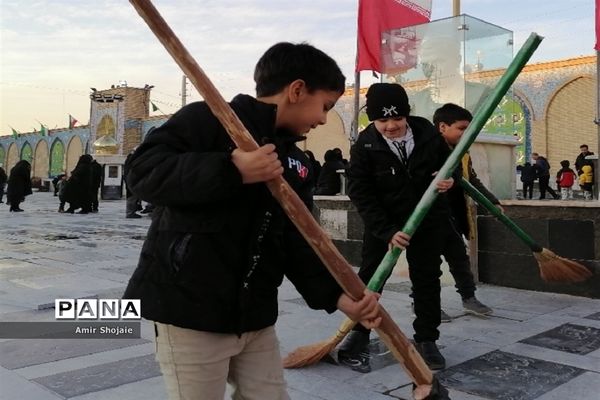 آیین جاروکشی صحن مطهر حضرت جعفر بن موسی الکاظم علیه السلام