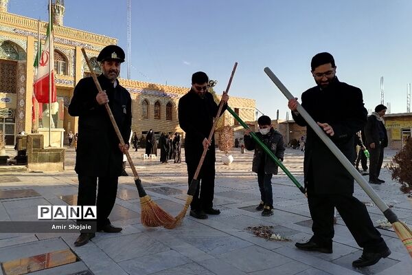 آیین جاروکشی صحن مطهر حضرت جعفر بن موسی الکاظم علیه السلام