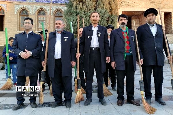 آیین جاروکشی صحن مطهر حضرت جعفر بن موسی الکاظم علیه السلام