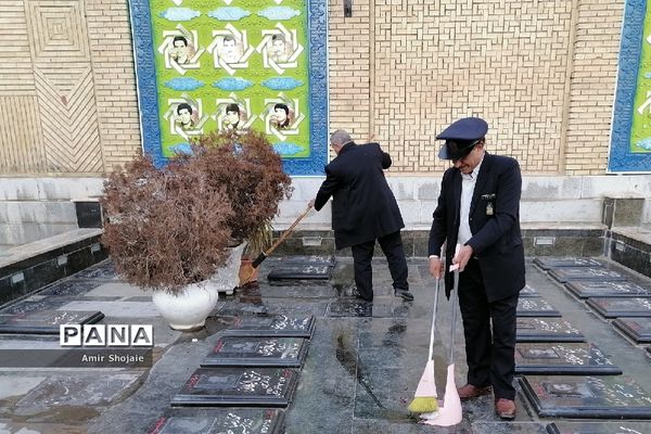 آیین جاروکشی صحن مطهر حضرت جعفر بن موسی الکاظم علیه السلام