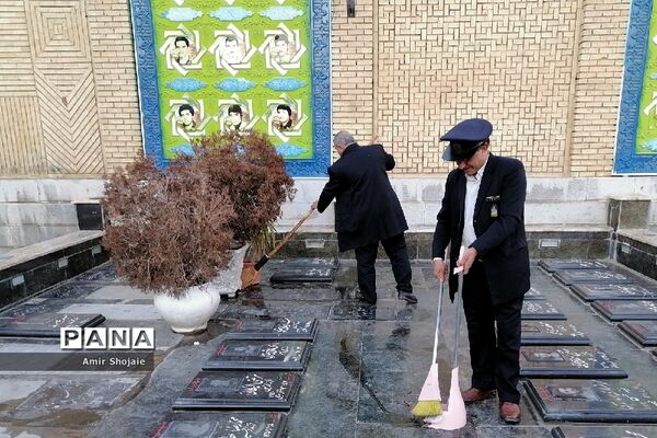 آیین جاروکشی صحن مطهر حضرت جعفر بن موسی الکاظم علیه السلام
