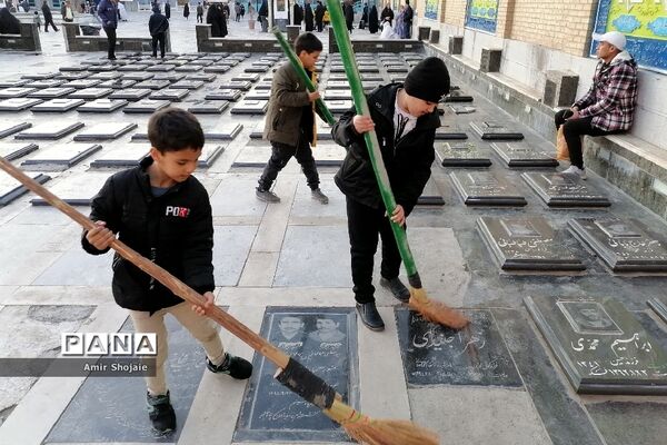 آیین جاروکشی صحن مطهر حضرت جعفر بن موسی الکاظم علیه السلام