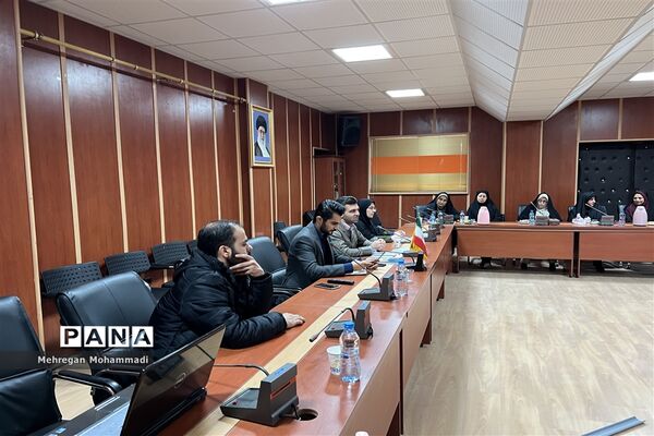 نشست صمیمانه مدیر سازمان دانش‌آموزی با مربیان و مدرسان