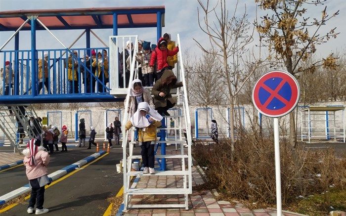 بازدید دانش آموزان دبستان غیردولتی حلما ملارد، از شهرک ترافیک