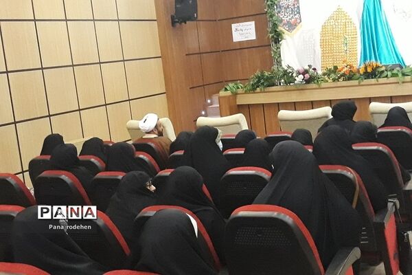 حضور مربیان پرورشی رودهن در همایش توانمند‌سازی فعالان حوزه عفاف و حجاب در شهرستان دماوند