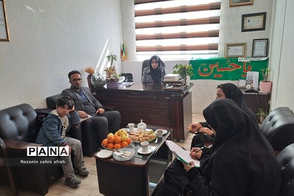 تقدیر از دانش‌آموزان فعال در برپایی مدرسه انقلاب  هنرستان نوین‌آفرین رودهن