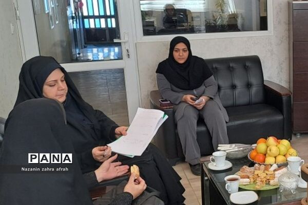 تقدیر از دانش‌آموزان فعال در برپایی مدرسه انقلاب  هنرستان نوین‌آفرین رودهن