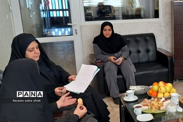 تقدیر از دانش‌آموزان فعال در برپایی مدرسه انقلاب  هنرستان نوین‌آفرین رودهن