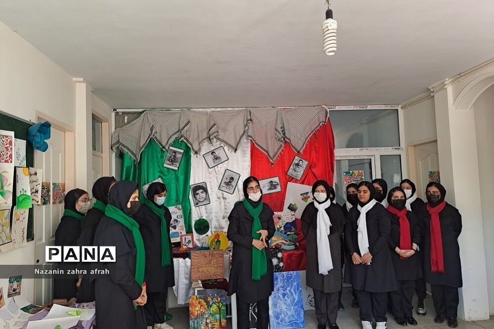 تقدیر از دانش‌آموزان فعال در برپایی مدرسه انقلاب  هنرستان نوین‌آفرین رودهن