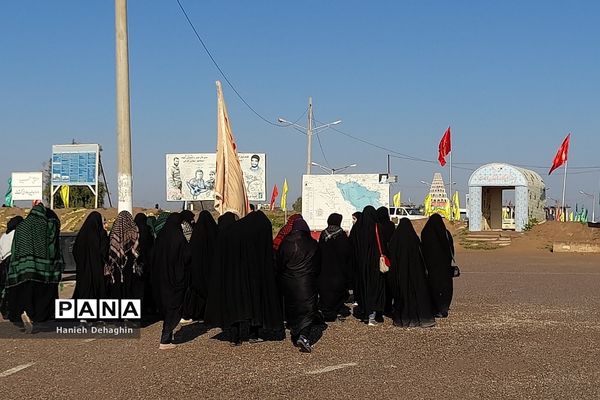 بازدید زائران راهیان نور از اماکن عملیات دفاع مقدس در خوزستان