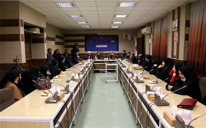 نشست صمیمانه یوسف نوری با خانواده‌های دانش‌آموزان آسیب‌دیده در قم