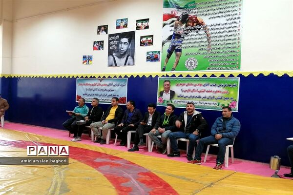 مسابقات کشتی آزاد و فرنگی دانش‌آموزی ناحیه 4 شیراز در رده سنی نونهالان