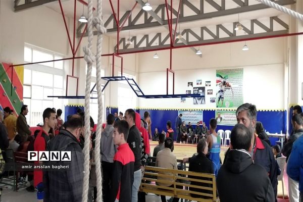 مسابقات کشتی آزاد و فرنگی دانش‌آموزی ناحیه 4 شیراز در رده سنی نونهالان