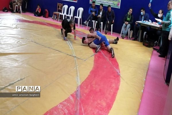 مسابقات کشتی آزاد و فرنگی دانش‌آموزی ناحیه 4 شیراز در رده سنی نونهالان