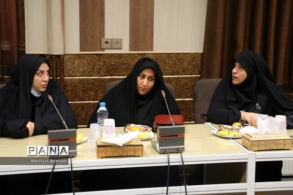 نشست صمیمانه وزیر آموزش و پرورش با خانواده‌های دانش‌آموزان آسیب دیده در قم