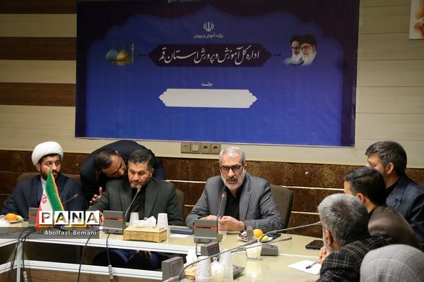 نشست صمیمانه وزیر آموزش و پرورش با خانواده‌های دانش‌آموزان آسیب دیده در قم