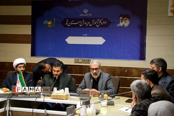نشست صمیمانه وزیر آموزش و پرورش با خانواده‌های دانش‌آموزان آسیب دیده در قم