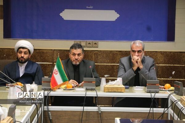 نشست صمیمانه وزیر آموزش و پرورش با خانواده‌های دانش‌آموزان آسیب دیده در قم