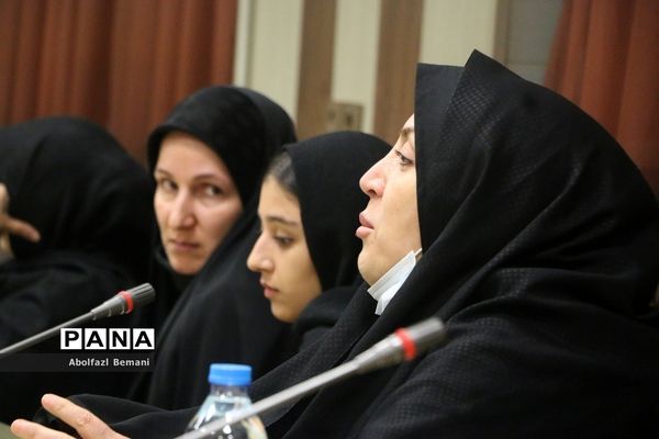 نشست صمیمانه وزیر آموزش و پرورش با خانواده‌های دانش‌آموزان آسیب دیده در قم