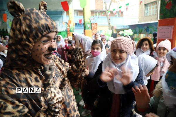 کاروان شادی؛ اختتامیه جشنواره ملی تئاتر درسی در منطقه ۱۰ تهران