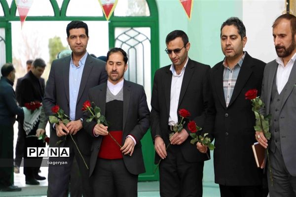 عطرافشانی و گلباران مزار شهید گمنام دانشگاه بیرجند