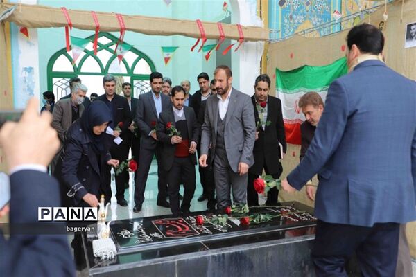 عطرافشانی و گلباران مزار شهید گمنام دانشگاه بیرجند