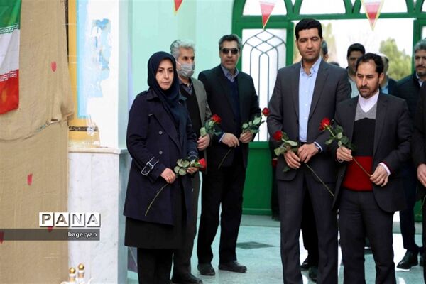 عطرافشانی و گلباران مزار شهید گمنام دانشگاه بیرجند