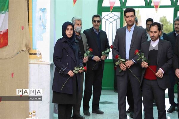 عطرافشانی و گلباران مزار شهید گمنام دانشگاه بیرجند