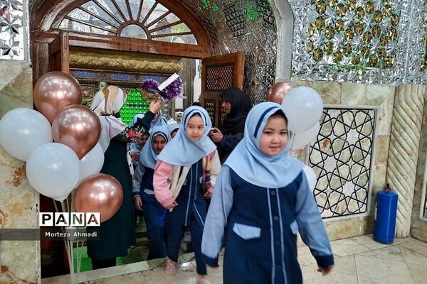 جشن تکلیف دانش‌آموزان مدرسه ام البنین ۱ در امامزاده عبدالله شهرری