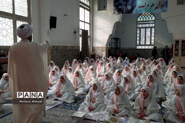 جشن تکلیف دانش‌آموزان مدرسه ام البنین ۱ در امامزاده عبدالله شهرری