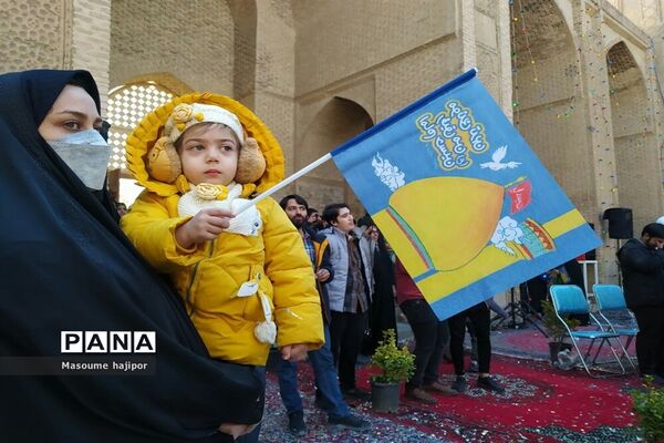 برگزاری جشن عزیزم حسین در ورامین با حضور دانش‌آموزان جوادآباد
