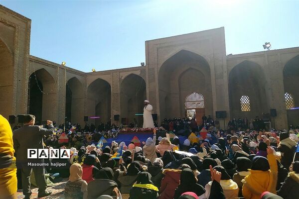 برگزاری جشن عزیزم حسین در ورامین با حضور دانش‌آموزان جوادآباد