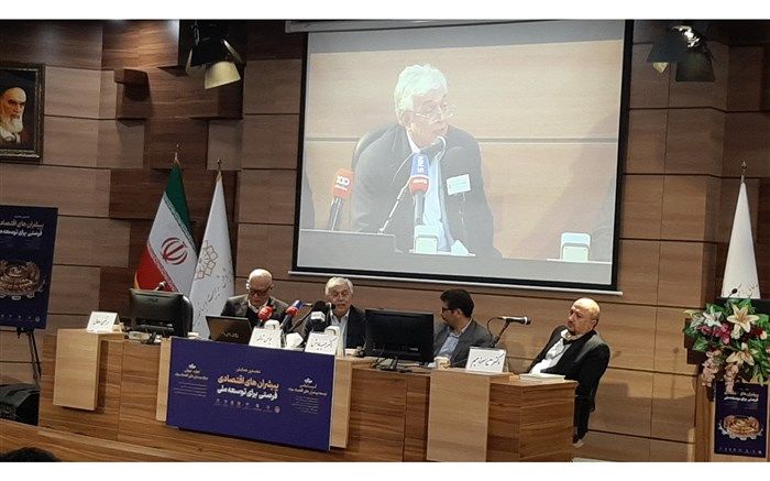 پاداش: نقش دولت در تبدیل بنگاه‌های کوچک به بزرگ اقتصادی تنظیم‌گری و سیاستگذاری است