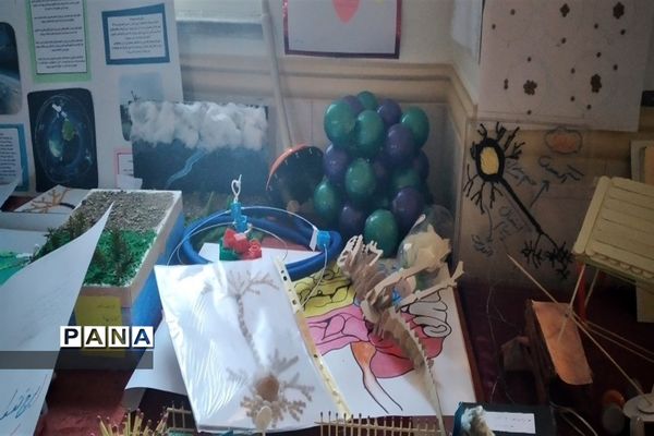 برگزاری نمایشگاه دست سازه های  دانش‌آموزان دبیرستان شهید زارع ناحیه 3 کرج