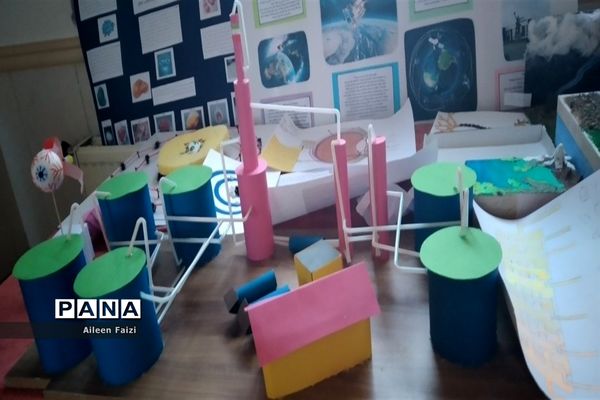 برگزاری نمایشگاه دست سازه های  دانش‌آموزان دبیرستان شهید زارع ناحیه 3 کرج