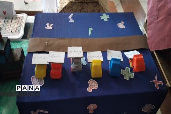 برگزاری نمایشگاه دست سازه های  دانش‌آموزان دبیرستان شهید زارع ناحیه 3 کرج
