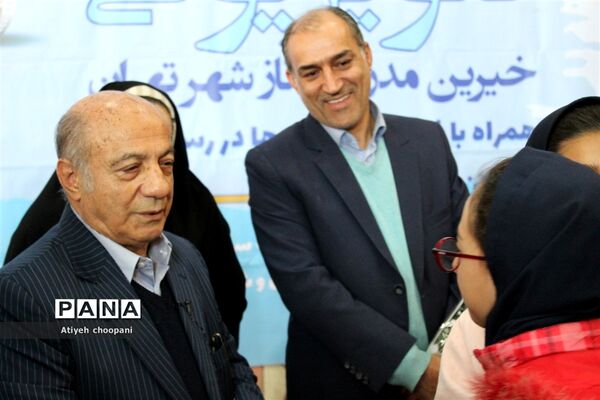 اکران ۱۰ مستند تلویزیونی خیرین مدرسه ساز شهر تهران