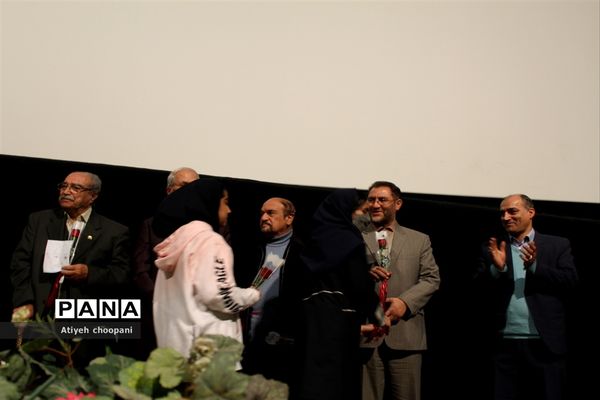 اکران ۱۰ مستند تلویزیونی خیرین مدرسه ساز شهر تهران