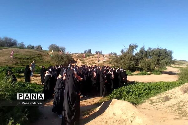 بازدید کاروان دختران دانش‌آموز از فتح‌المبین در اردوی راهیان نور