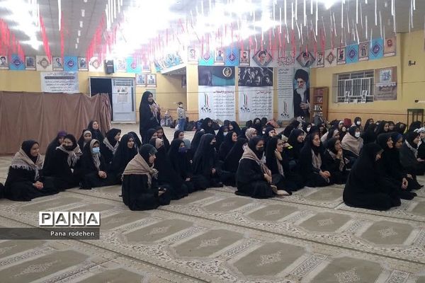 بازدید کاروان دختران دانش‌آموز از فتح‌المبین در اردوی راهیان نور